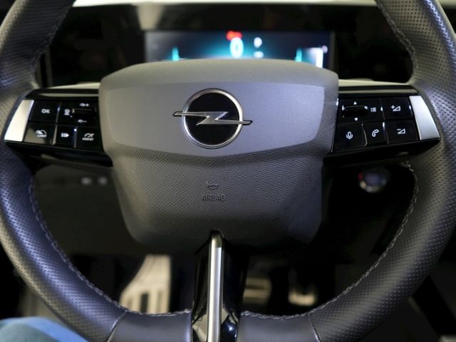 Astra LIM ULTIMATE PHEV AT+LED MATRIX+NAVI+360 G