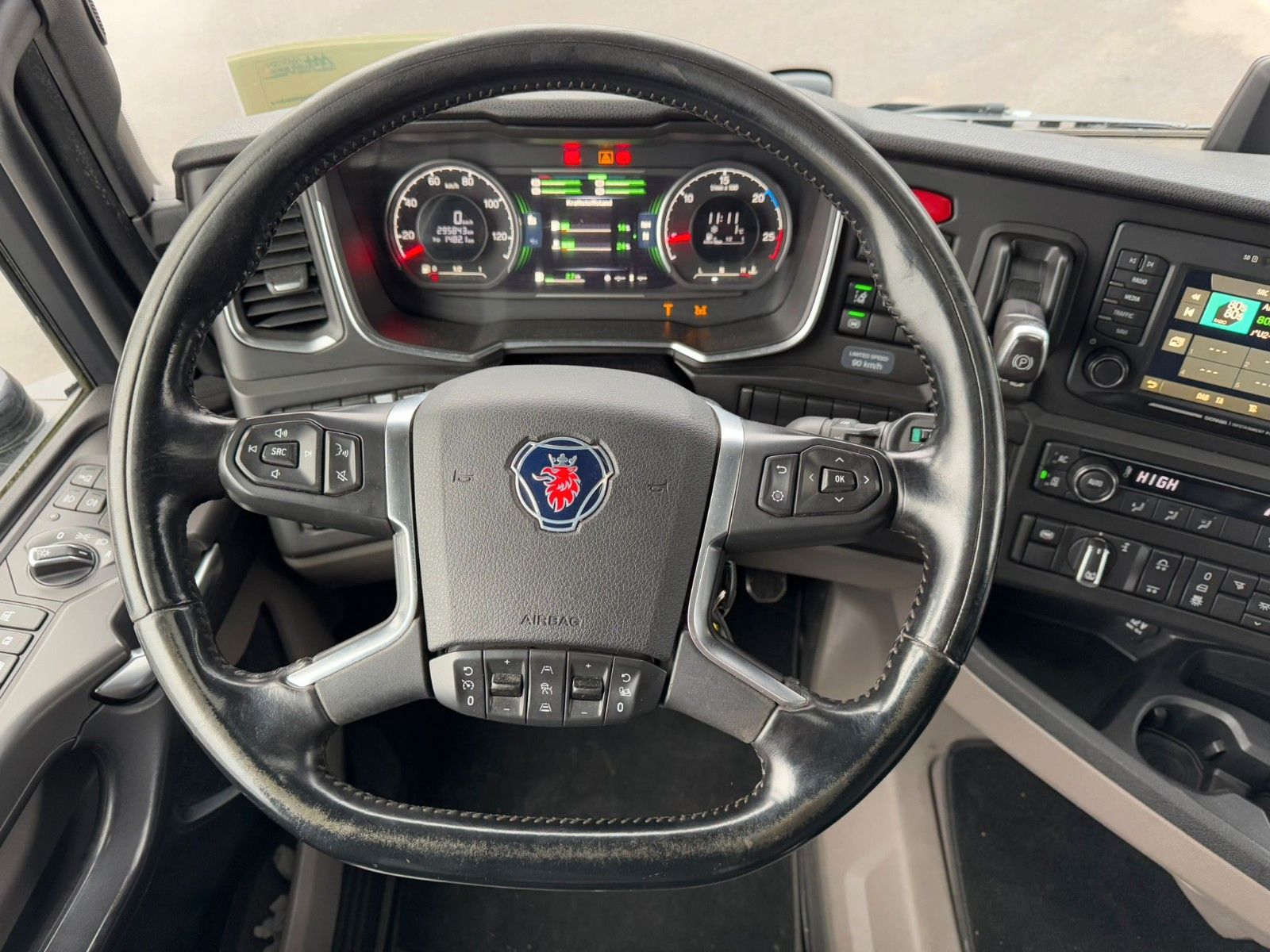 Fahrzeugabbildung Scania R580 V8 HMF 3220-K4 Kran Funk 66 t