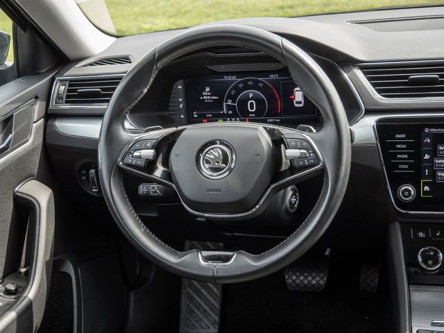 Superb Combi 2.0 TDI DSG Ambition SHZ NAVI ACC