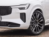 Volvo XC90 Plus Black Edition Recharge Plug-In Hybrid - Volvo XC90 Edition mit Hybrid-Antrieb (Benzin/Elektro)