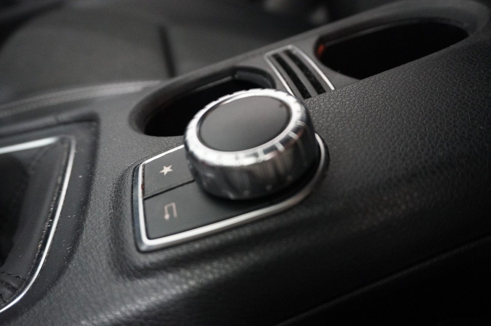 Fahrzeugabbildung Mercedes-Benz A 200 CDI AMG LINE NAVI/LED/KAMERA/SPORT/SHZ/PDC