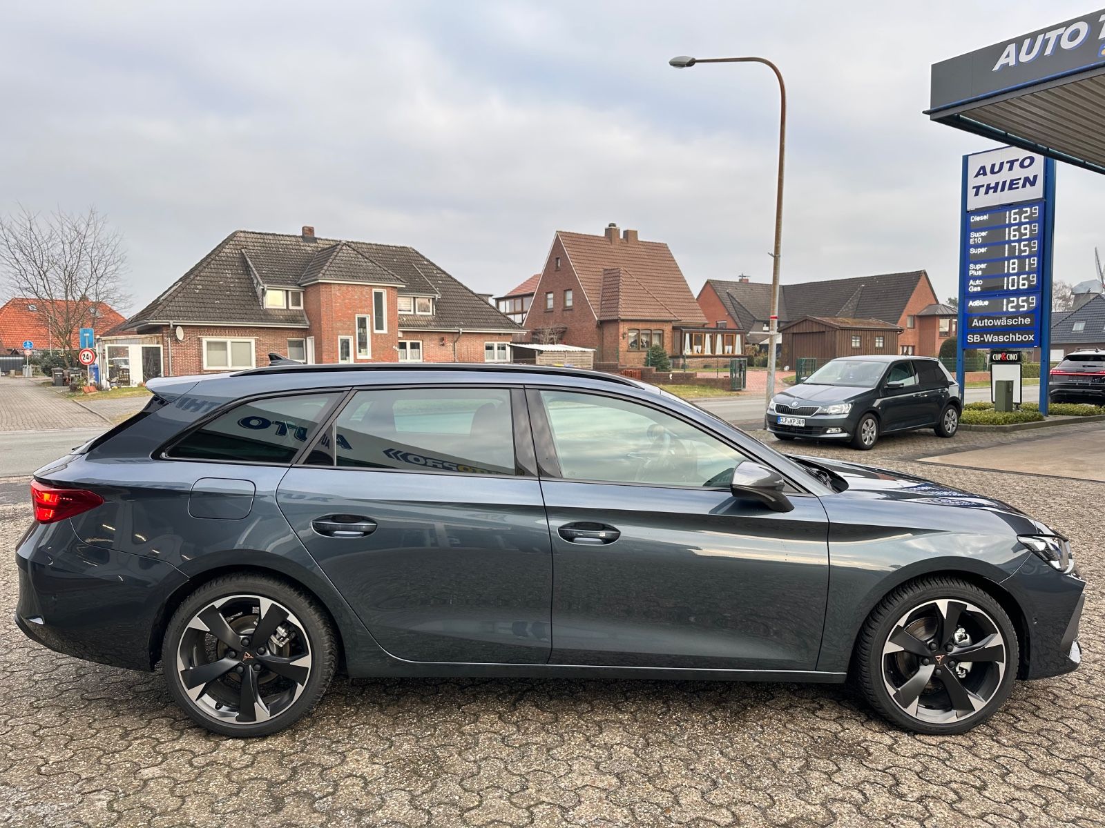 Fahrzeugabbildung CUPRA Leon ST 1.5 eTSI DSG Navi/ACC/AHK/LED/Shzg/GJR