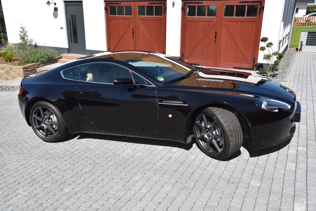 Aston Martin V8 Vantage