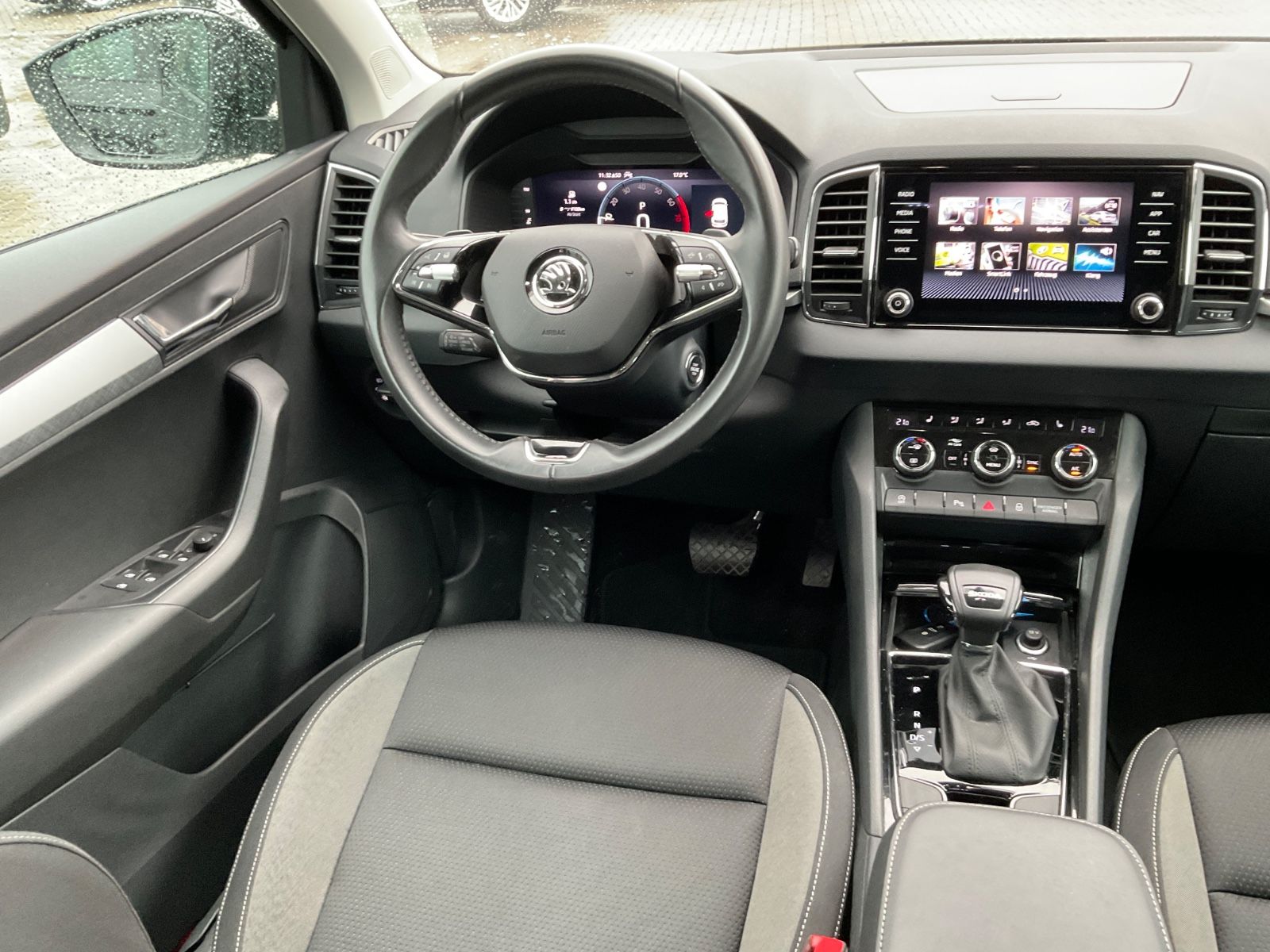 Fahrzeugabbildung SKODA Karoq 1.5l TSI DSG Selection,Kamera,Navi,ACC