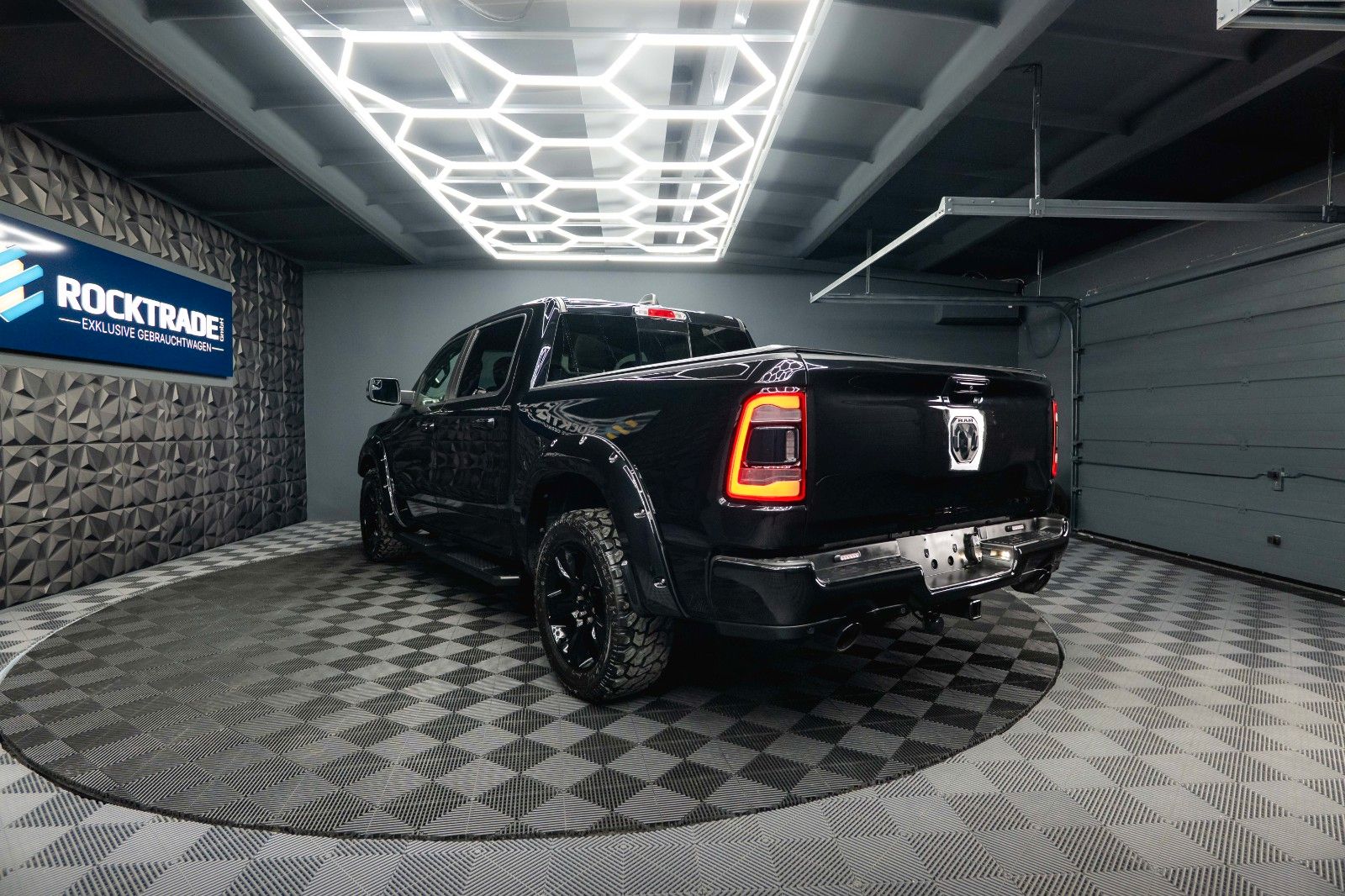 Fahrzeugabbildung Dodge RAM 5.7 V8 HEMI 4x4 OFFROAD BLACK EDITION *19%