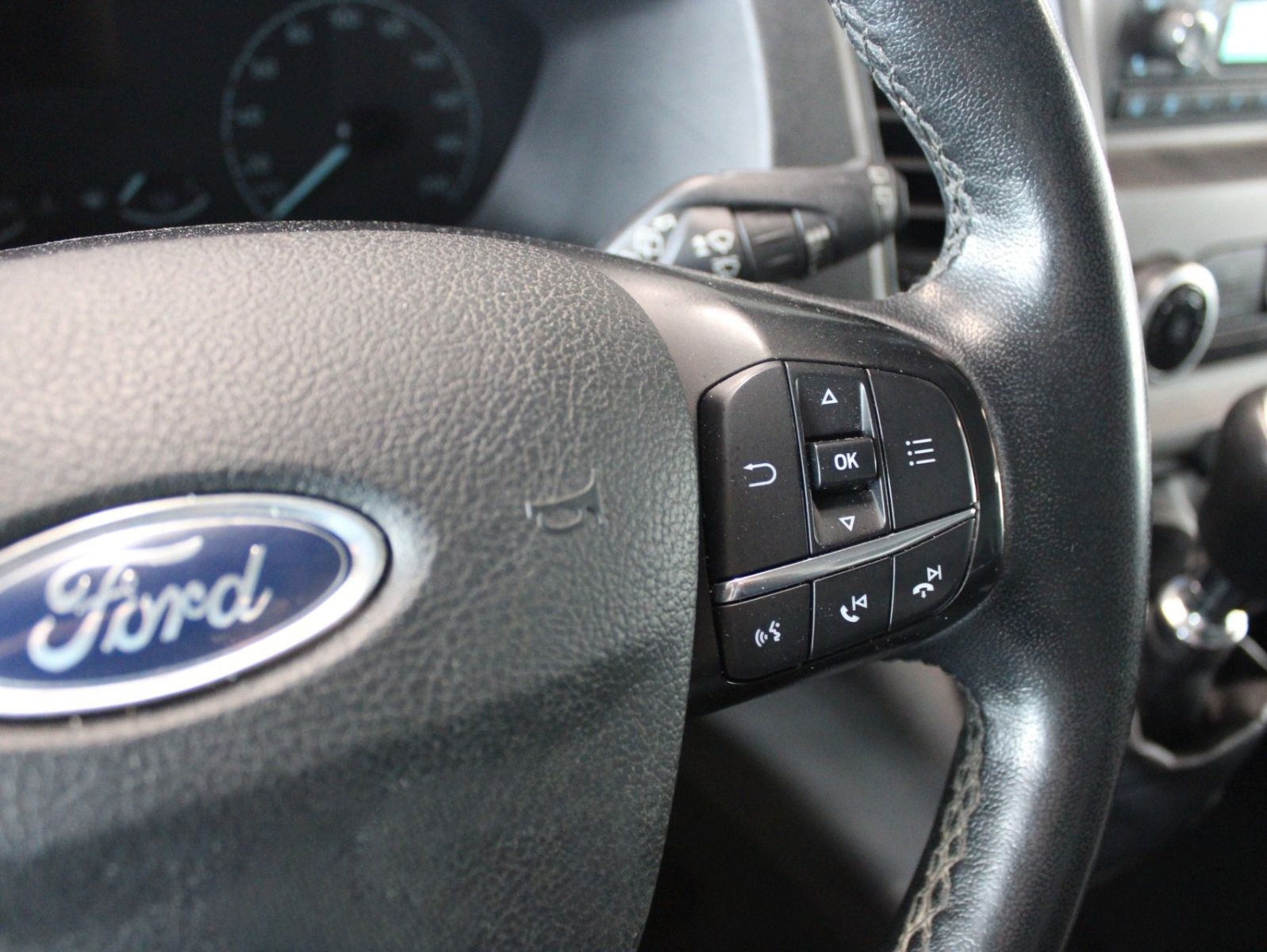 Fahrzeugabbildung Ford Transit Custom TREND L1 Kasten AHK Regale KLIMA