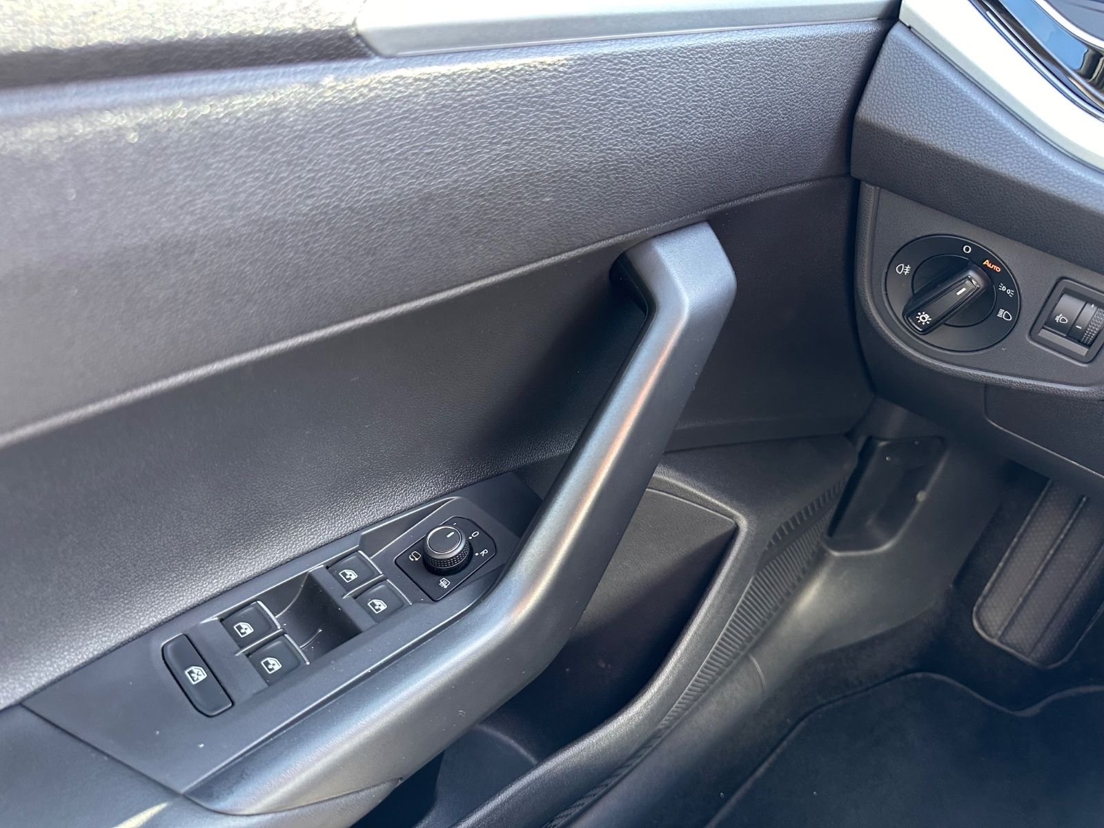 Fahrzeugabbildung Volkswagen Polo 1.0 TSI Goal DSG ACC/APP/GJR/LED/PDC