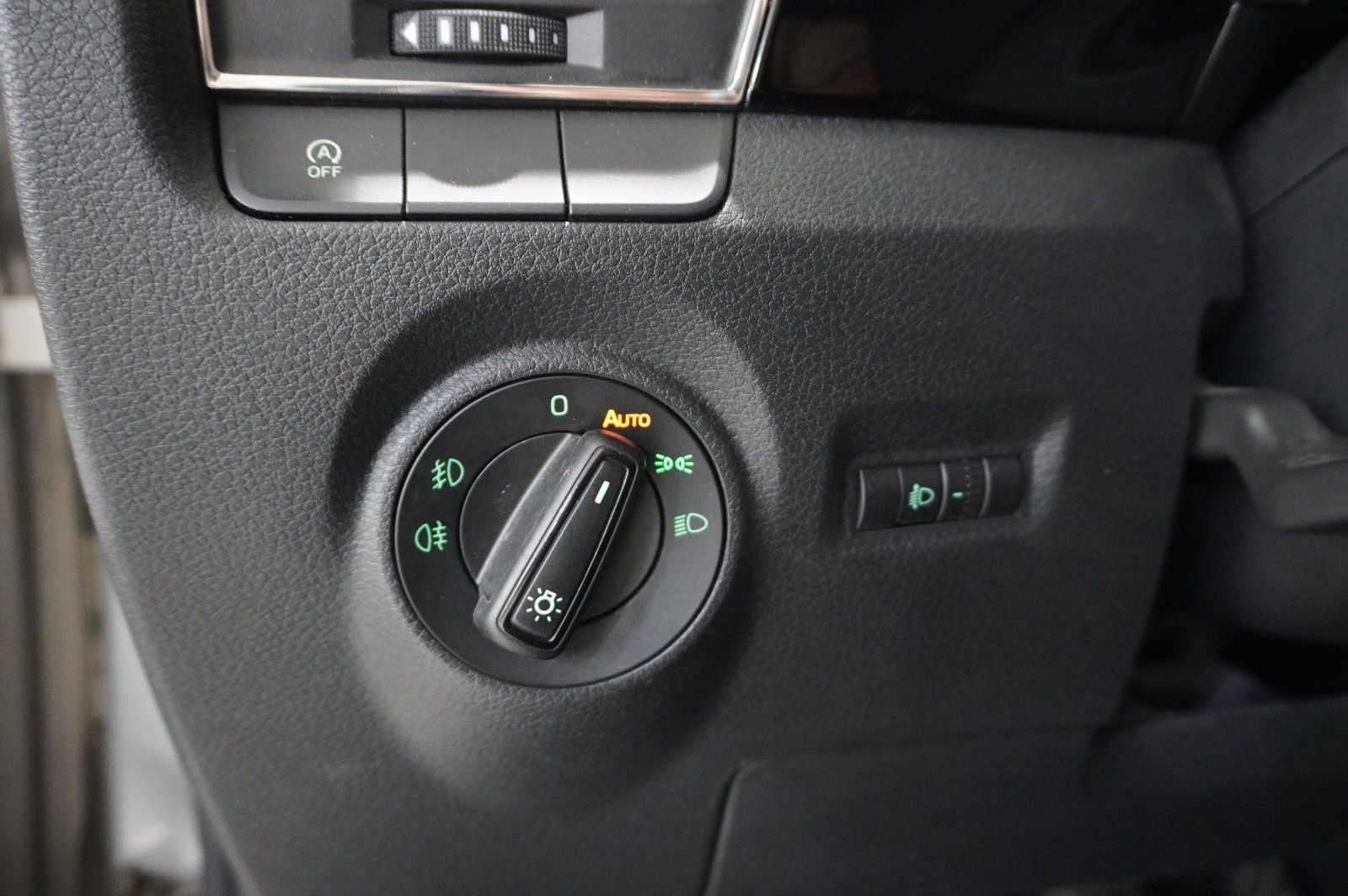 Fahrzeugabbildung SKODA Fabia Combi 1.2 STYLE LED/PDC/KLIMA/SH/USB/NEBEL