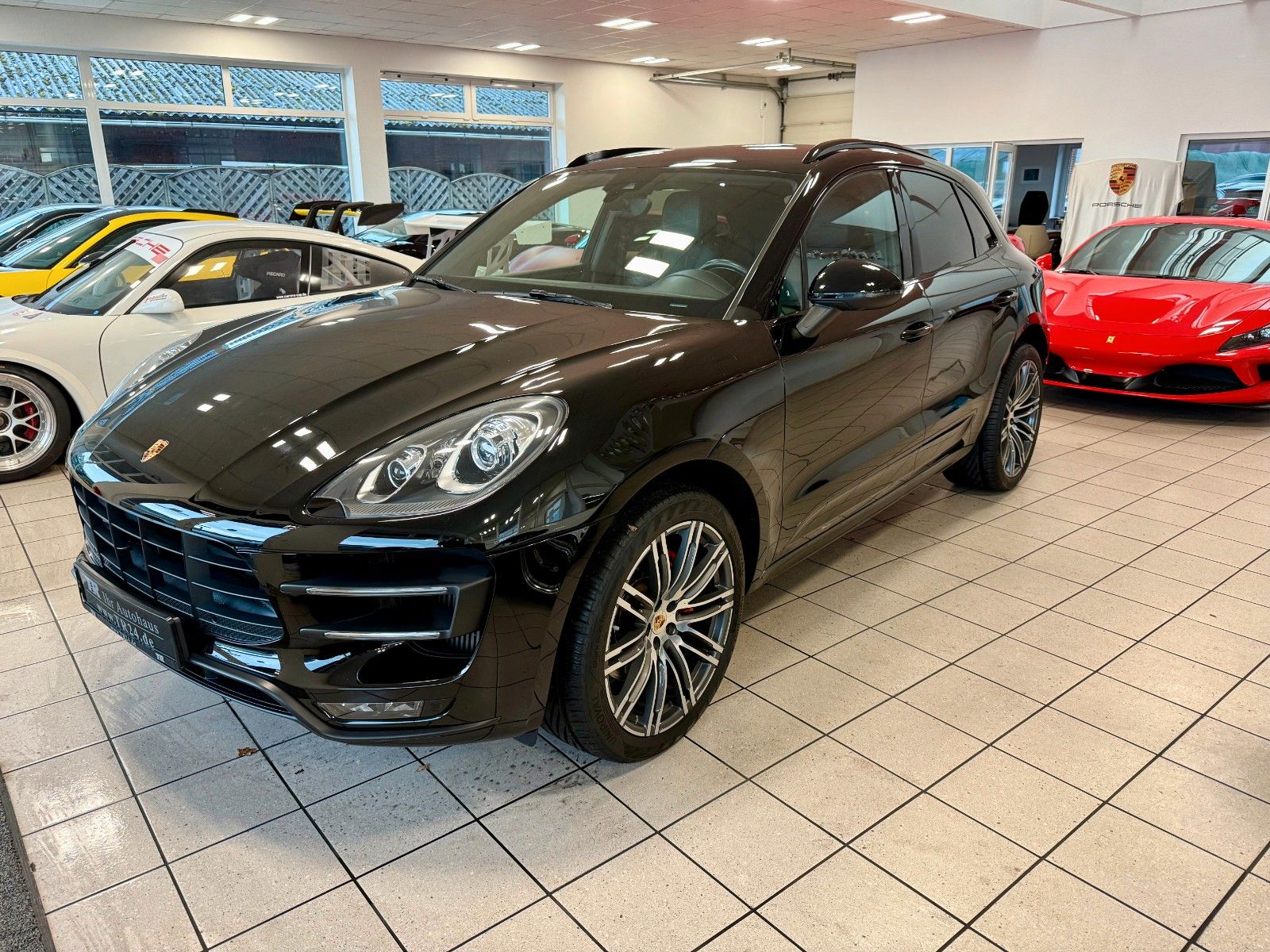 Fahrzeugabbildung Porsche Macan Turbo Luftfederung/AHK/Keyless/ACC