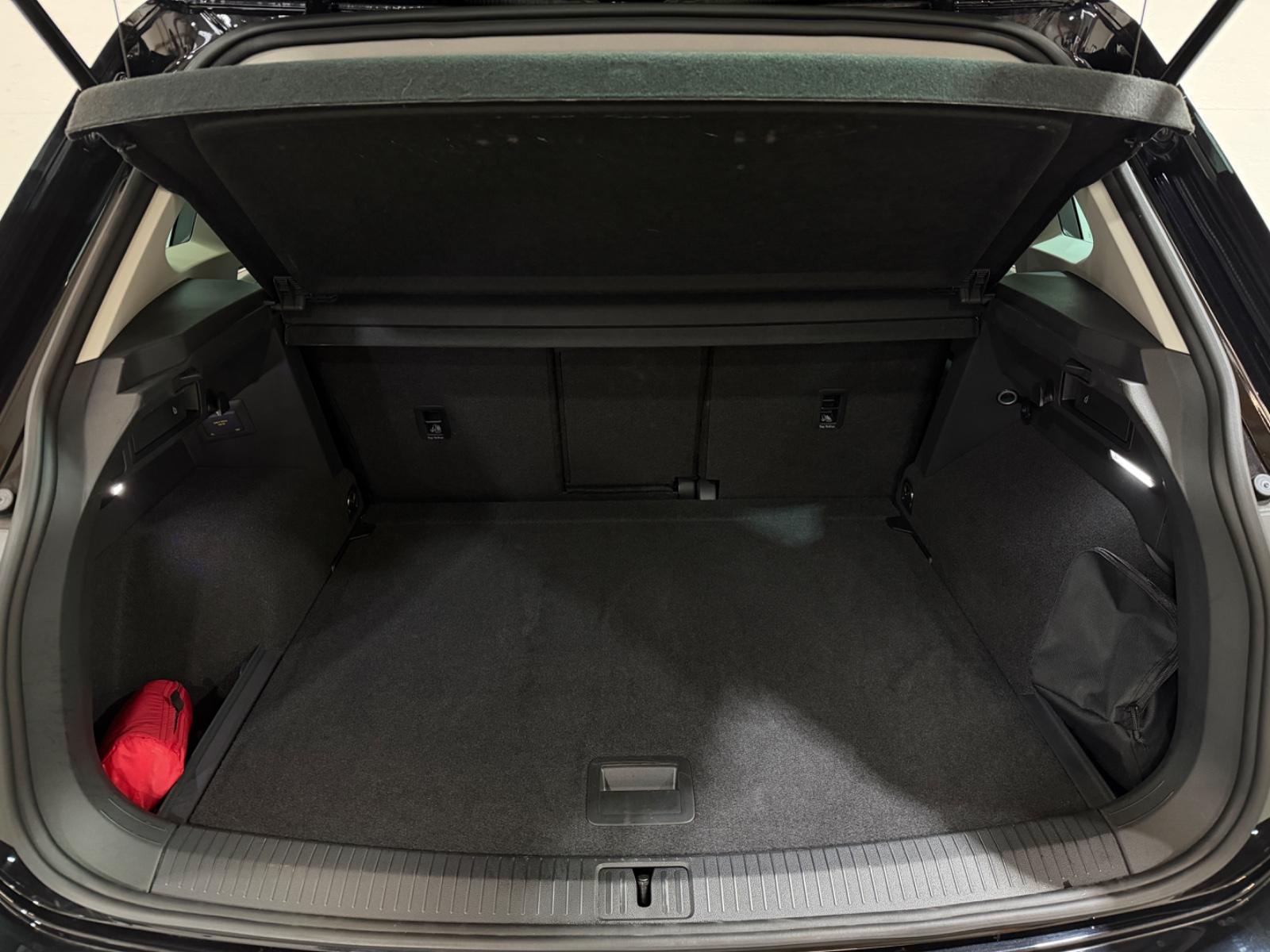 Volkswagen Tiguan Move/IQ.DRIVE/KAM/AMBIENTE/SHZ+HINTEN/ACC