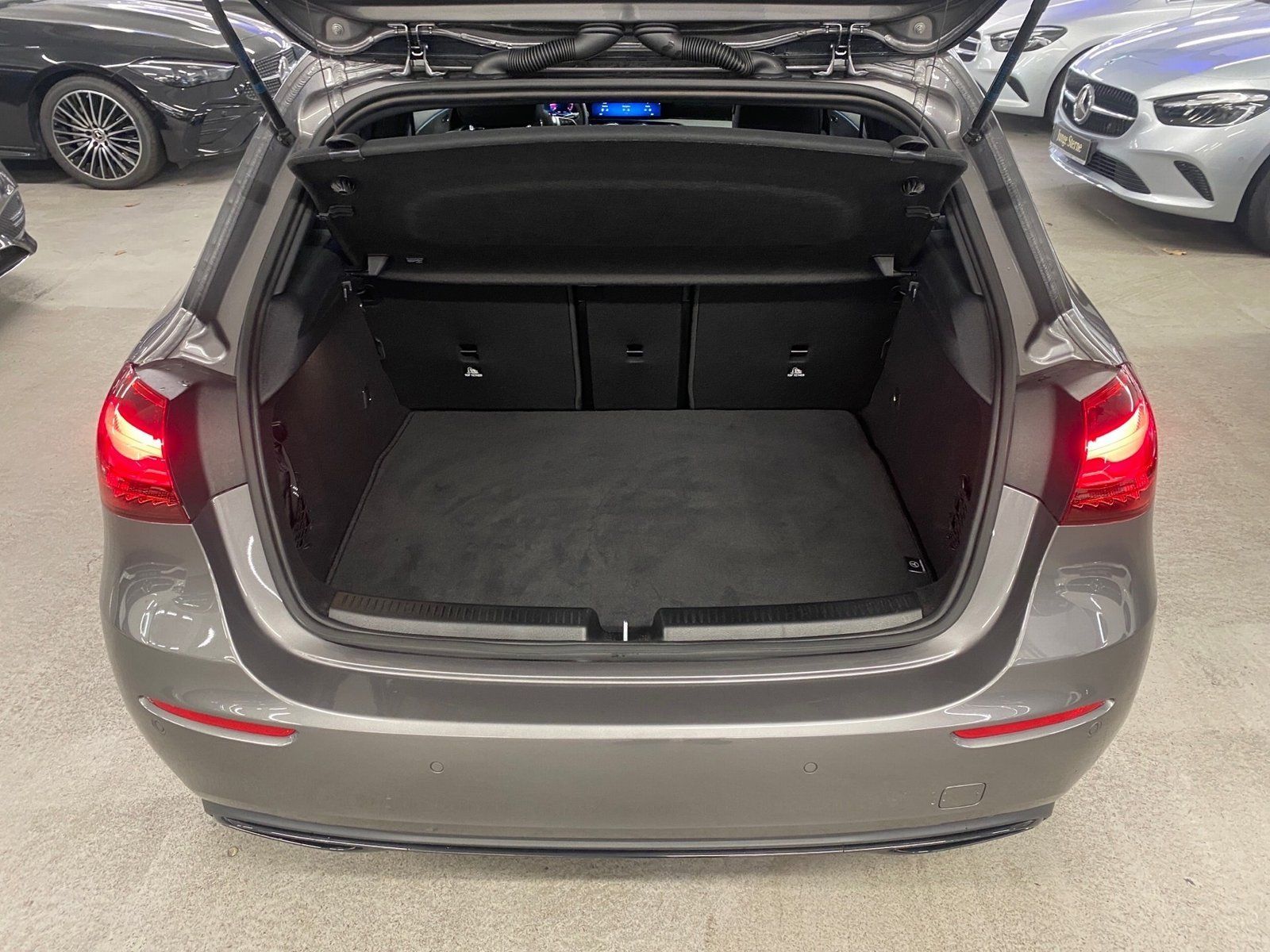 Fahrzeugabbildung Mercedes-Benz A 180 Progressive*Night*360*Totwinkel*Multibeam*