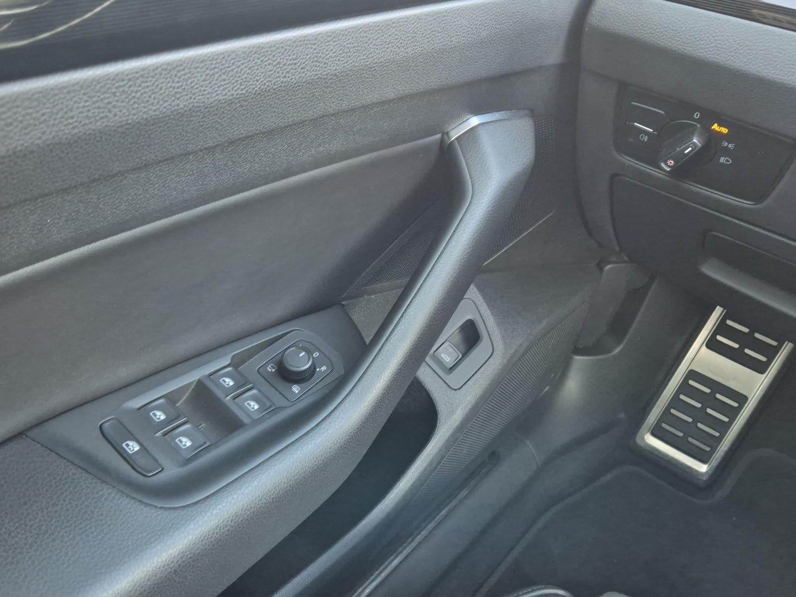 Fahrzeugabbildung Volkswagen Arteon Elegance 2.0 TSI AHK Navi LED Leder