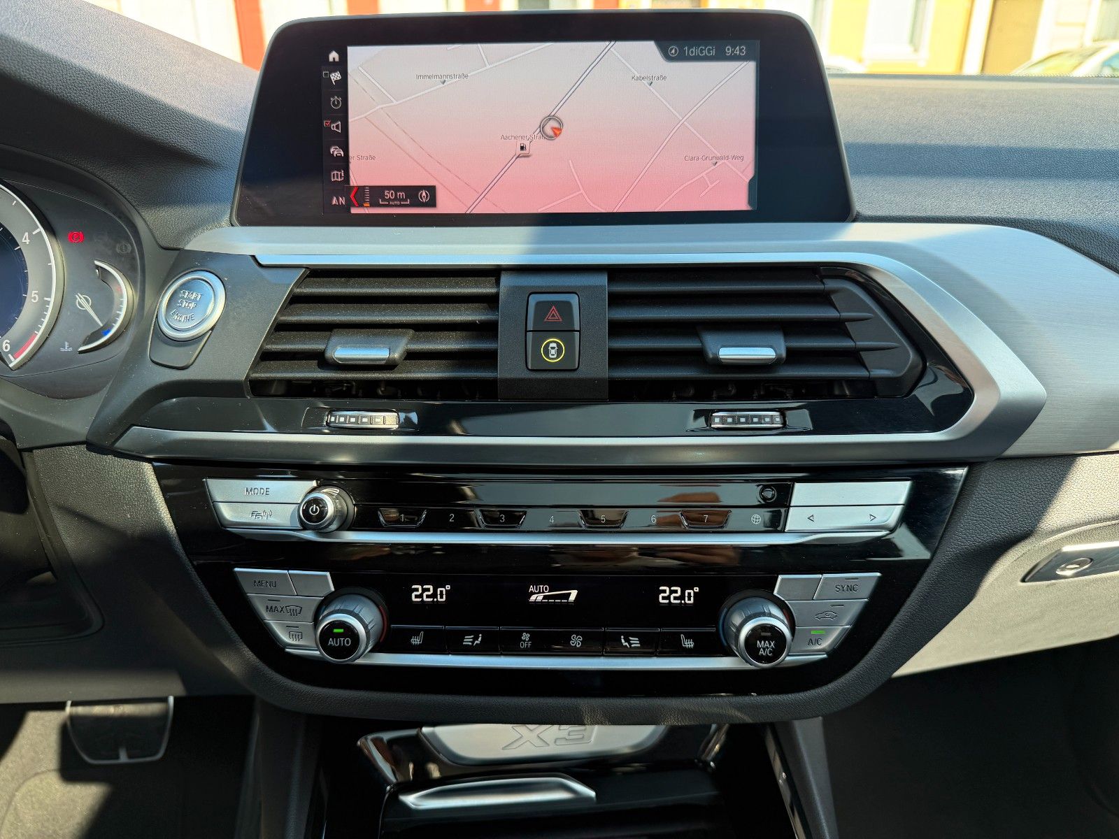Fahrzeugabbildung BMW X3 xDrive 20 d M SPORT HUD AHK LEDER PANO D-KEY