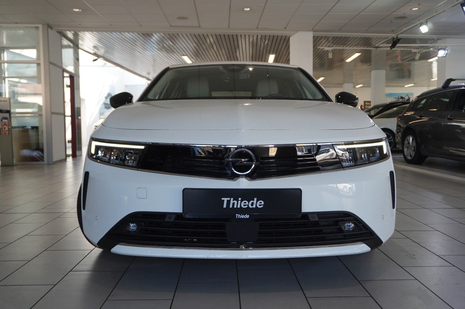 Fahrzeugabbildung Opel Astra L Lim. 1.2T ELEGANCE NAVI/LED/KAMERA/SPORT