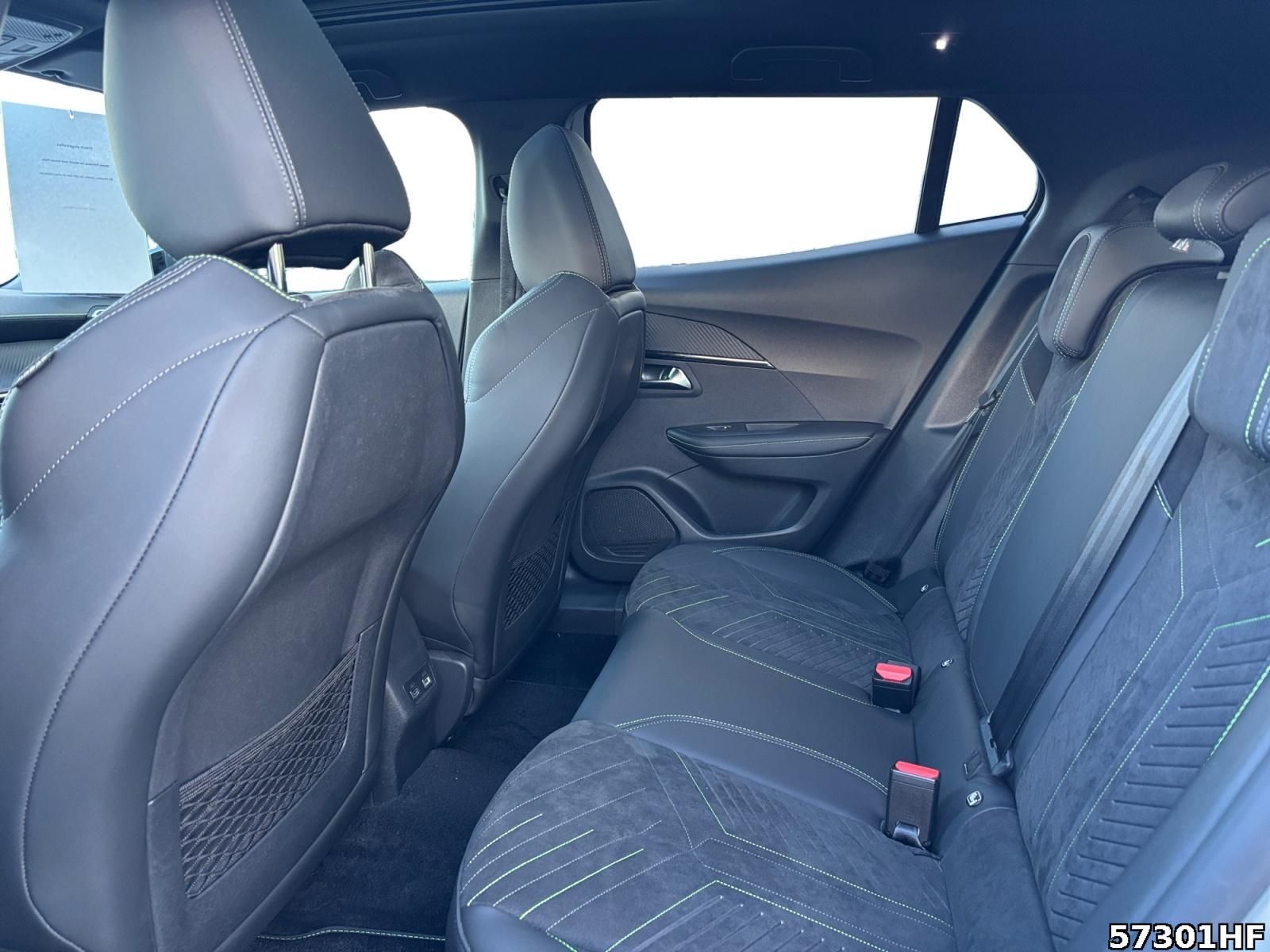 Fahrzeugabbildung Peugeot 2008 GT +ALCANTARA+PANODACH+CARPLAY+SHZ+KAMERA