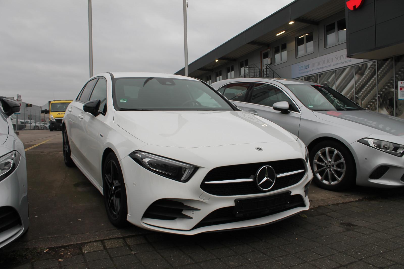 Mercedes-Benz A 180 A 180 d Edition AMBIENTE AHK schwenkbar