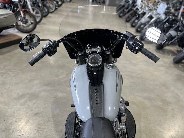 Fahrzeugabbildung Harley-Davidson HERITAGE CLASSIC FLHC 117 MY25