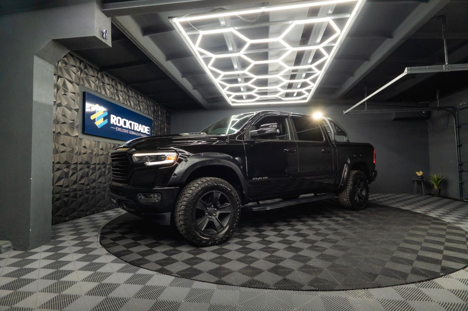 Fahrzeugabbildung Dodge RAM 5.7 V8 HEMI 4x4 LARAMIE Limited Offroad LED