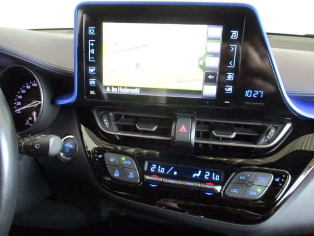 Fahrzeugabbildung Toyota C-HR Hybrid Style Selection