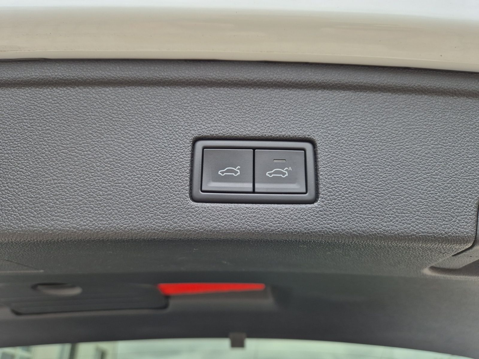 Fahrzeugabbildung Volkswagen Touareg TDI R-Line 4M Matrix Luft Navi Pano Lede
