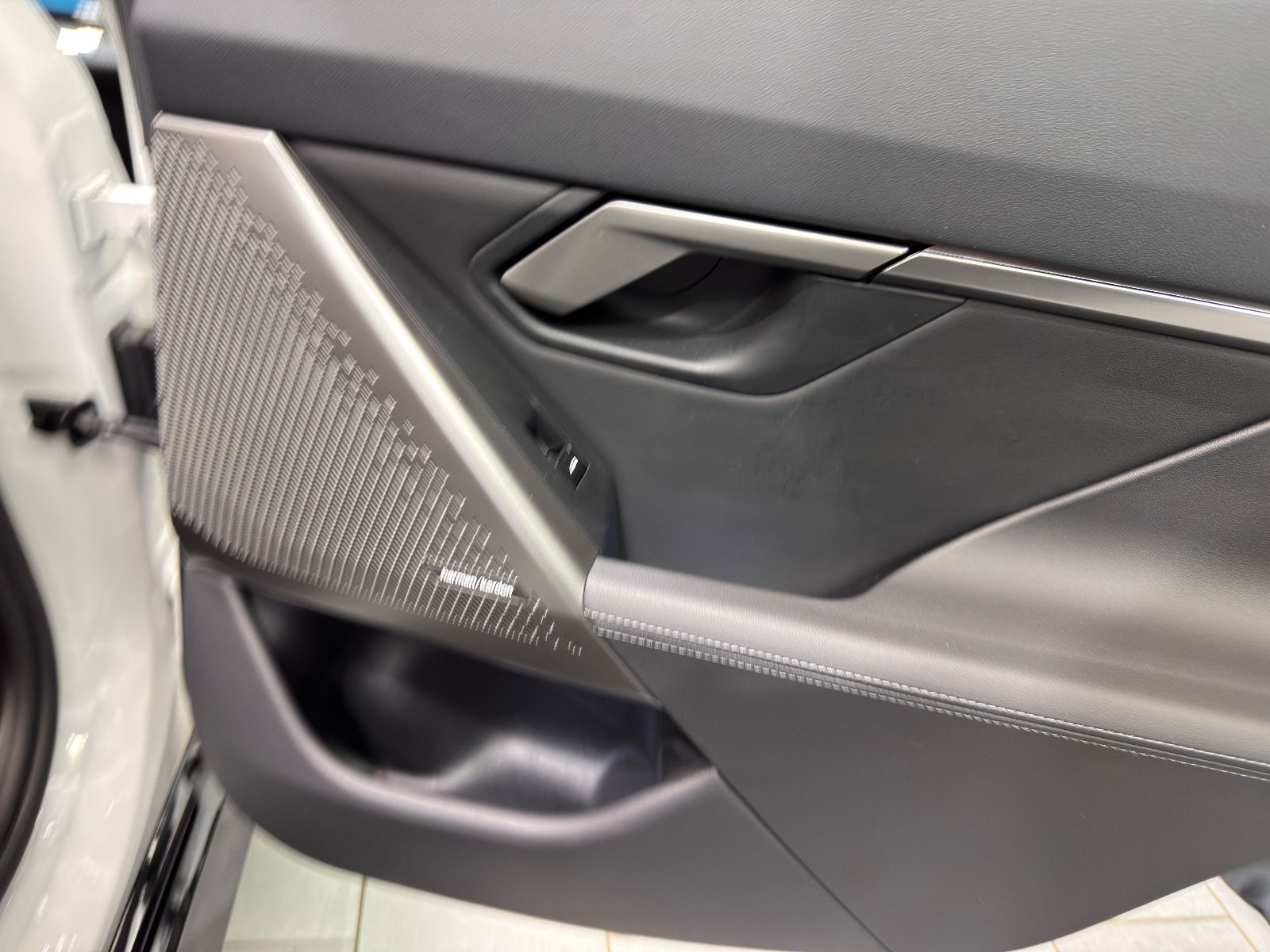 Fahrzeugabbildung BMW 550e Lim. xDrive M SPORT|CARBON|PANO|21 ZOLL|