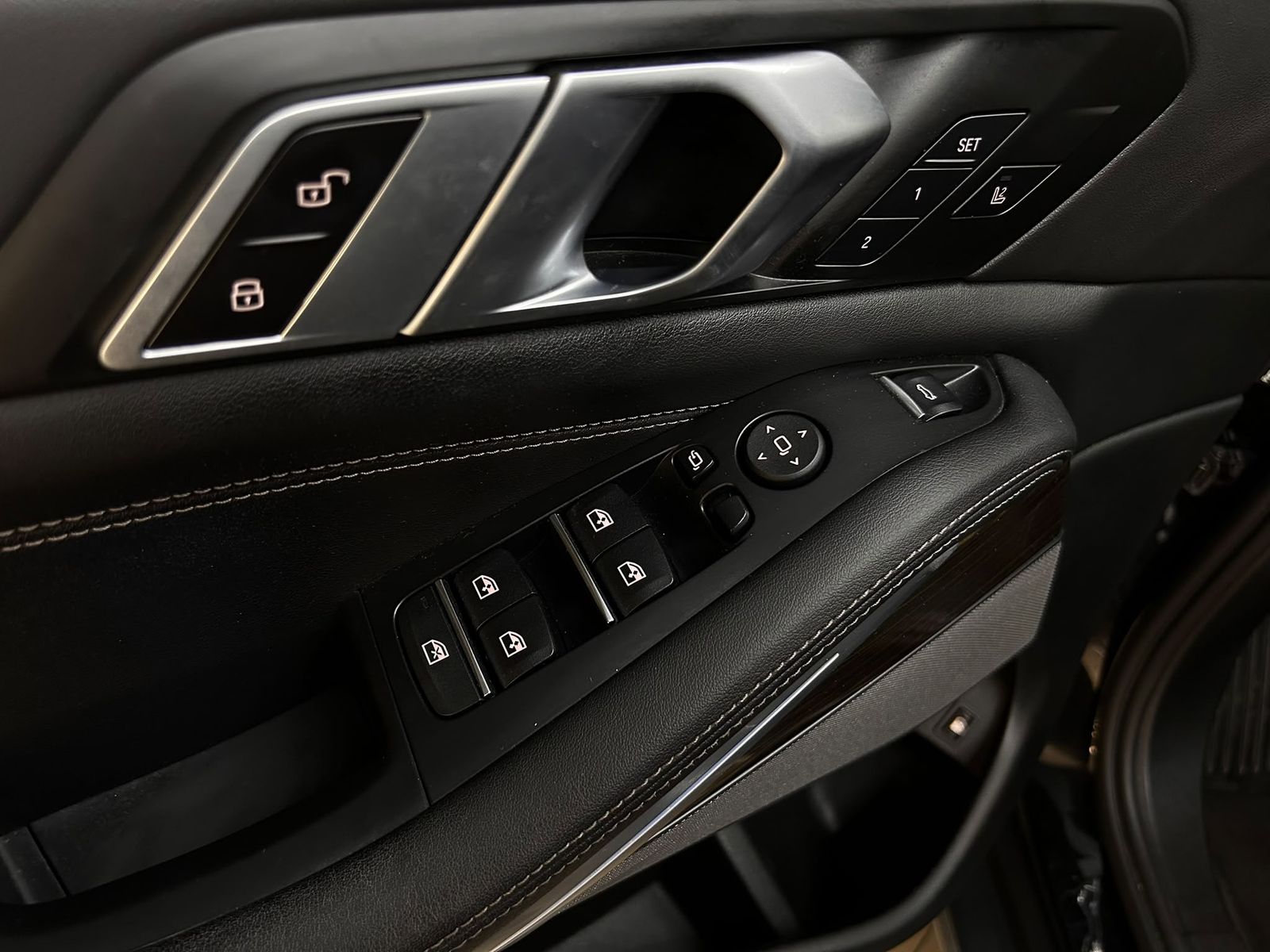 Fahrzeugabbildung BMW X5 50 e xDr PANO+MEMO+LUFT+LED+HEAD+H&K+AHK+360+