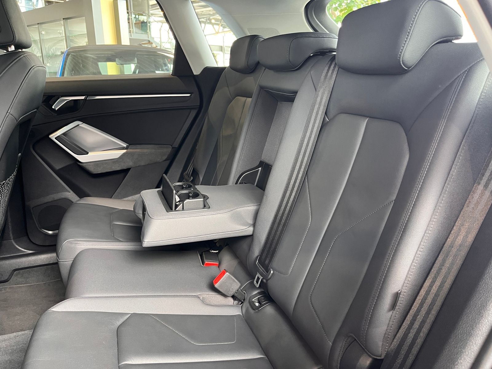 Fahrzeugabbildung Audi Q3 40 TFSI quattro advanced PANO AHK LED