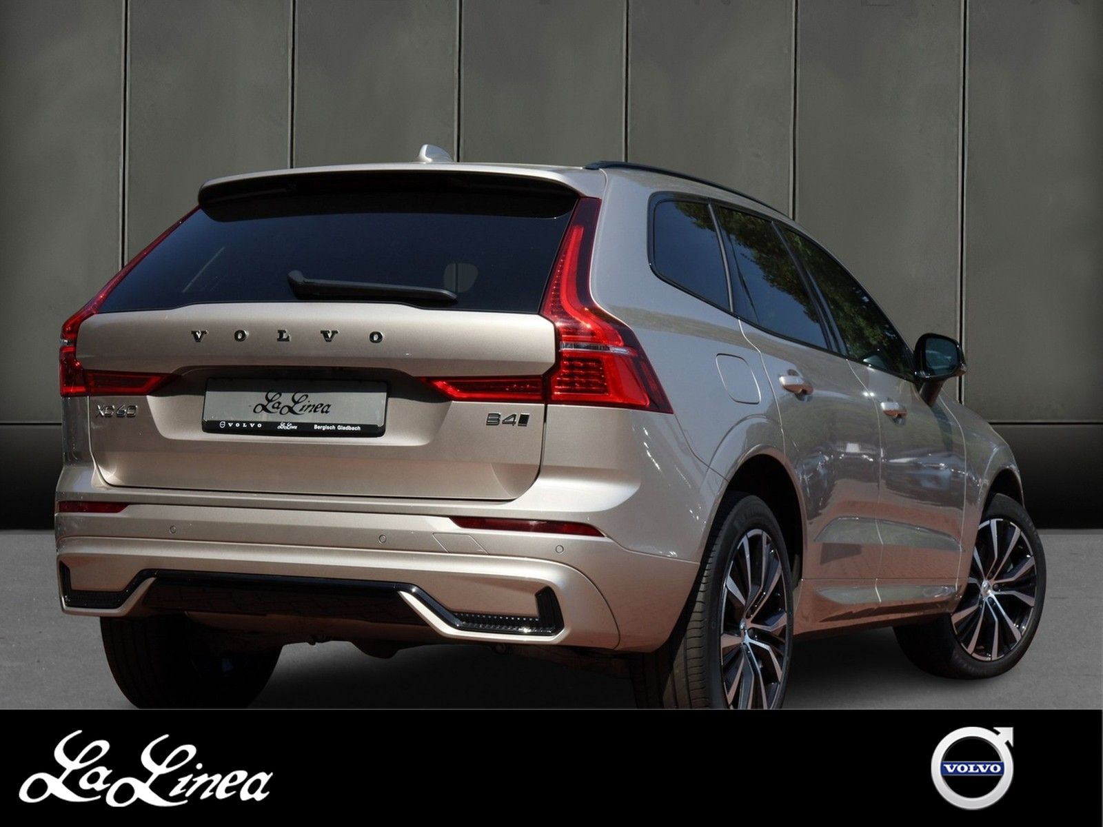 Volvo XC60 B4 Plus Dark AWD imagem 2