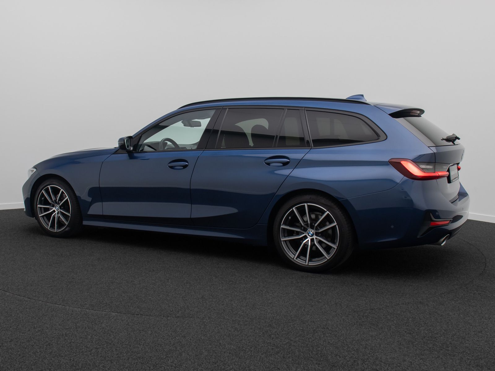 Fahrzeugabbildung BMW 320d SportLine Alarm DAB HiFi Komfort Kamera 18"