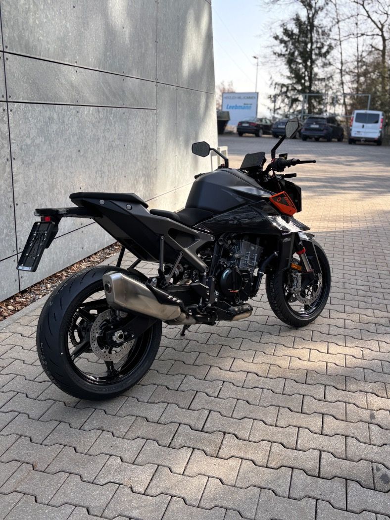 Fahrzeugabbildung KTM 990 Duke Modell 2024