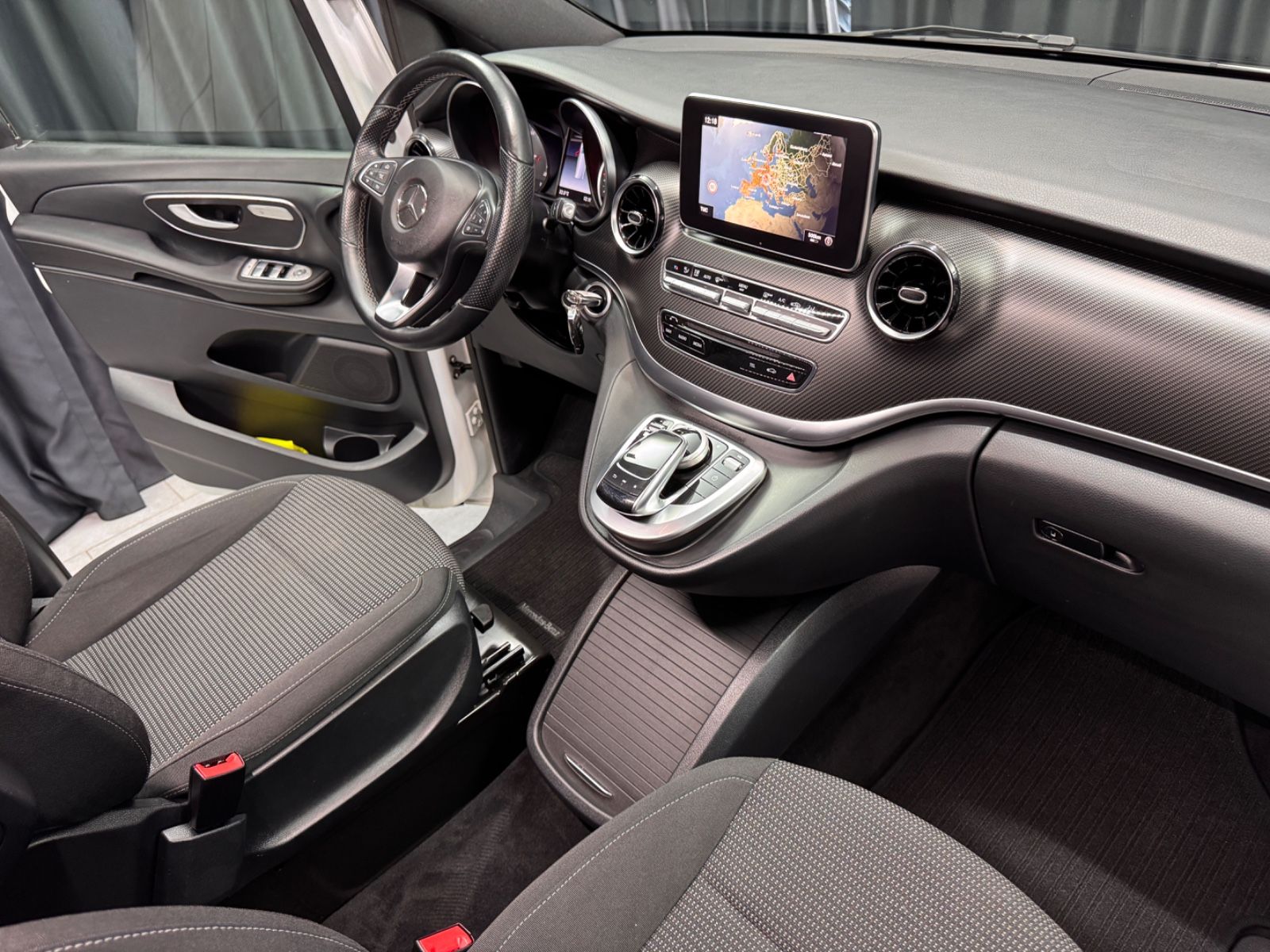 Fahrzeugabbildung Mercedes-Benz V 300d EDITION lang|AMG-LINE|7-SITZER|AHK|NAVI|