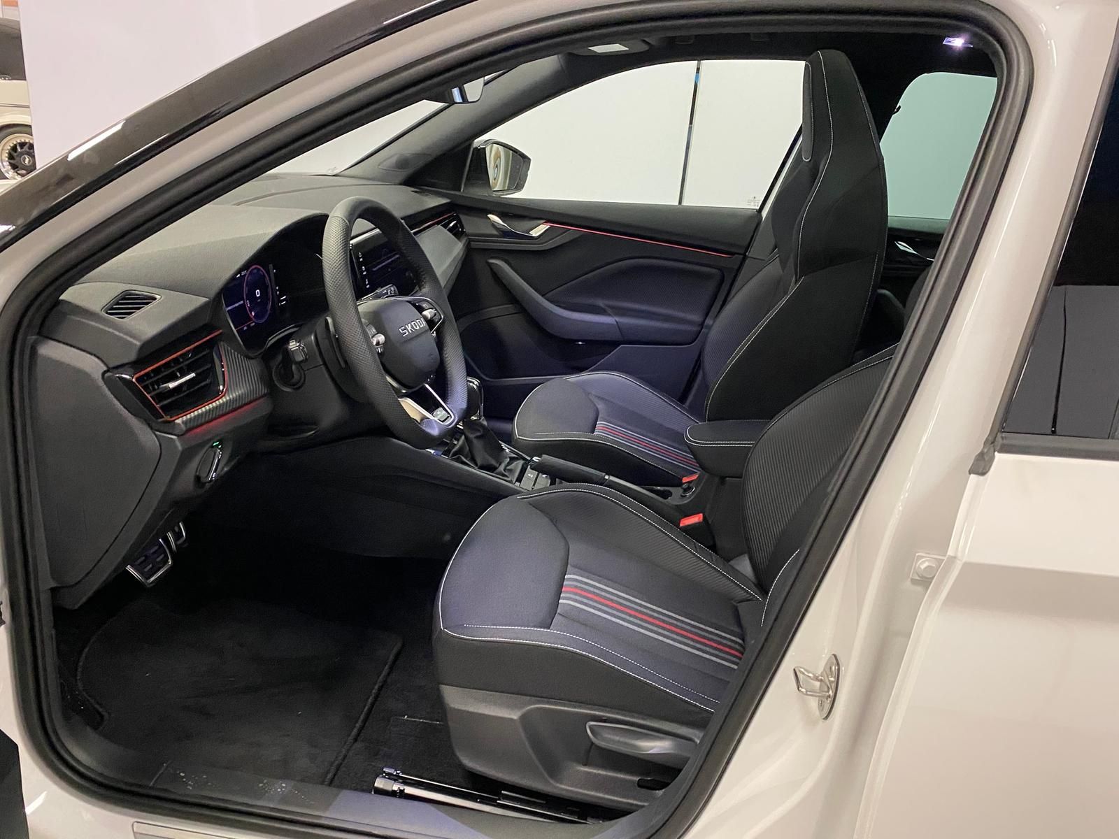 Fahrzeugabbildung SKODA Kamiq Monte Carlo 1.5 TSI DSG+AHK+MATRIX+PANO+5J