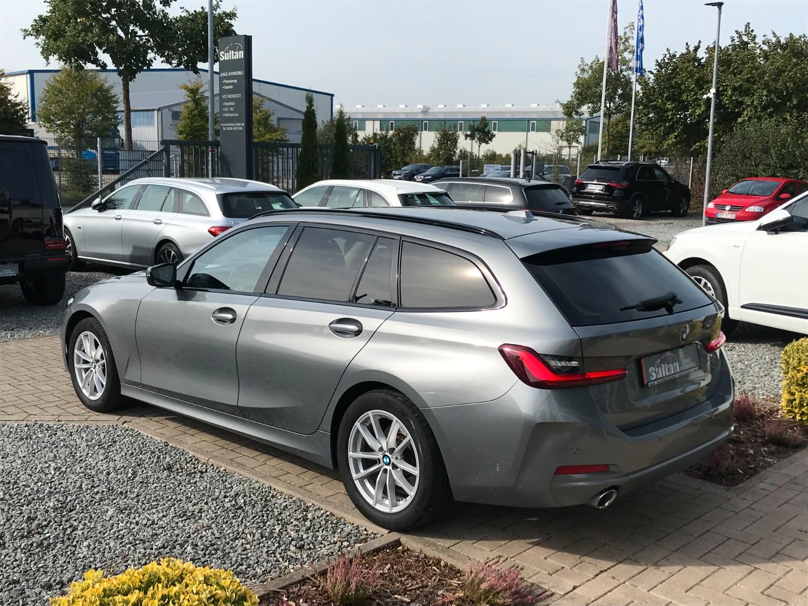 BMW 318 d Tour Aut Sportsitze Leder LED Kam ACC Key