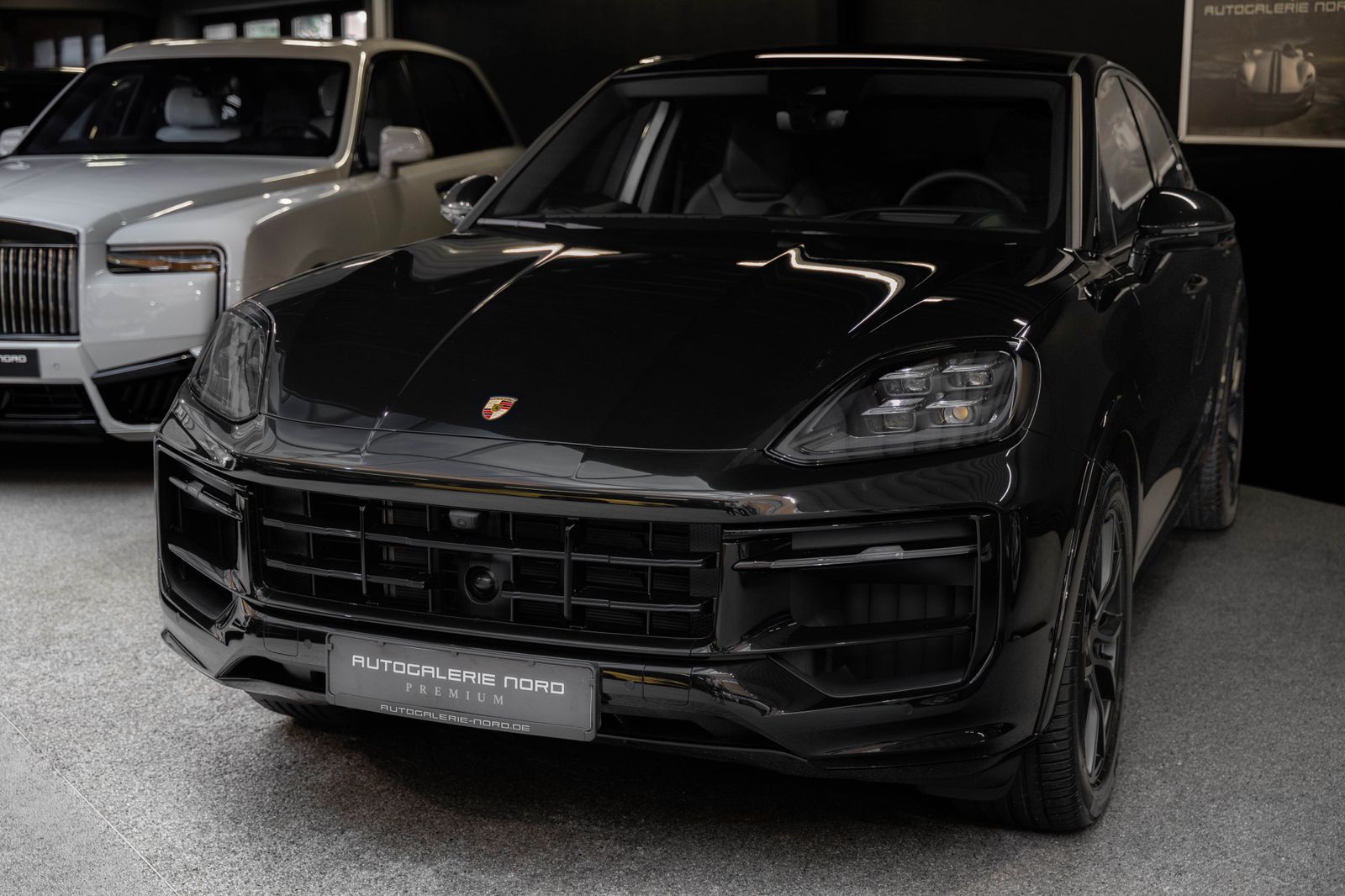 Porsche Cayenne Coupe E-Hybrid Sport Design | HD-Matrix  imagem 3