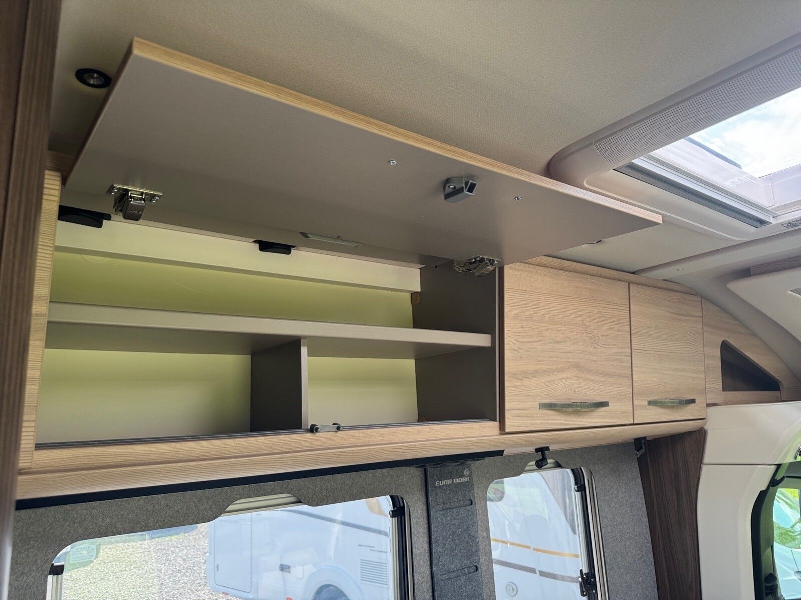 Fahrzeugabbildung Eura Mobil Profila T 726 EF Comfort Mondial-Plus-S-Pakete