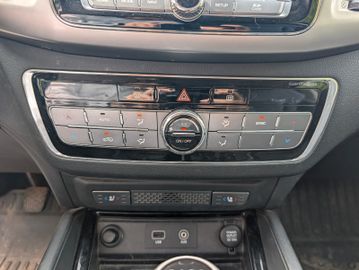 Ssangyong REXTON 2.2 Diesel e-XDi 220 Sapphire 4WD