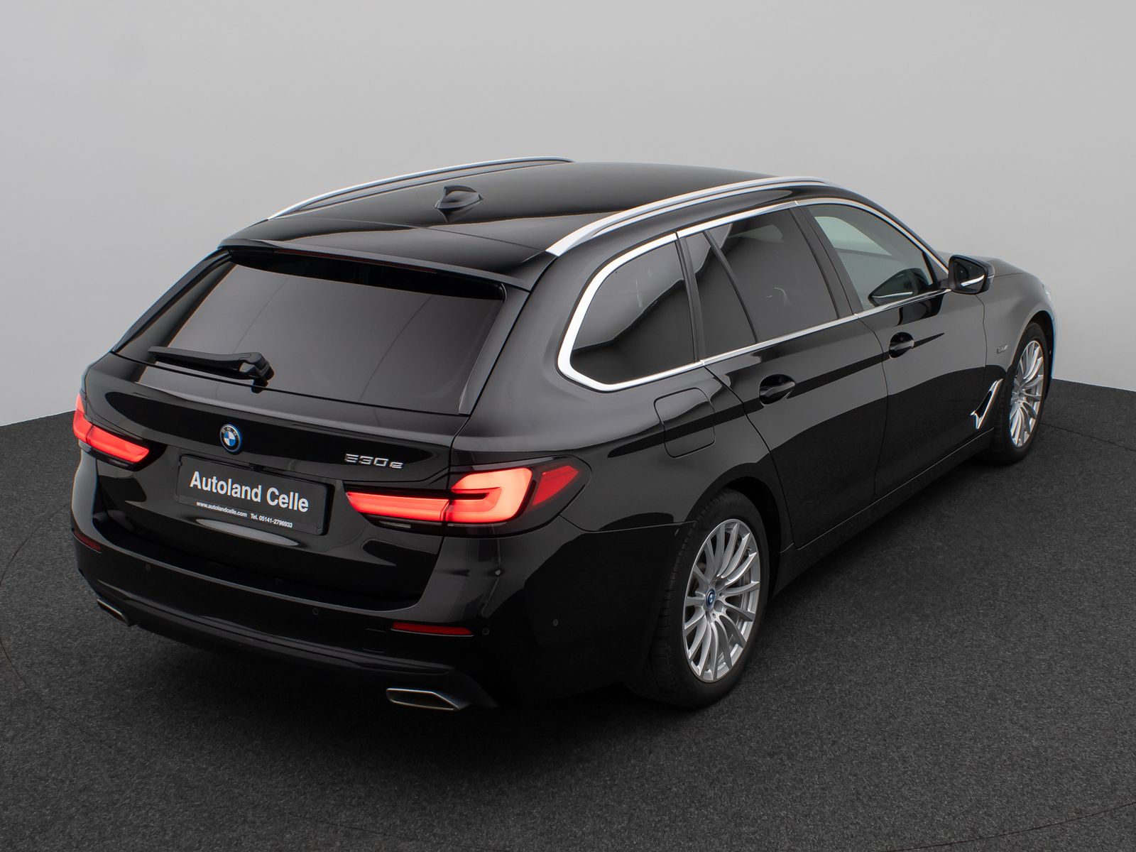 Fahrzeugabbildung BMW 530e Kamera Laser HUD DAB AHK Komfort AlarmLeder