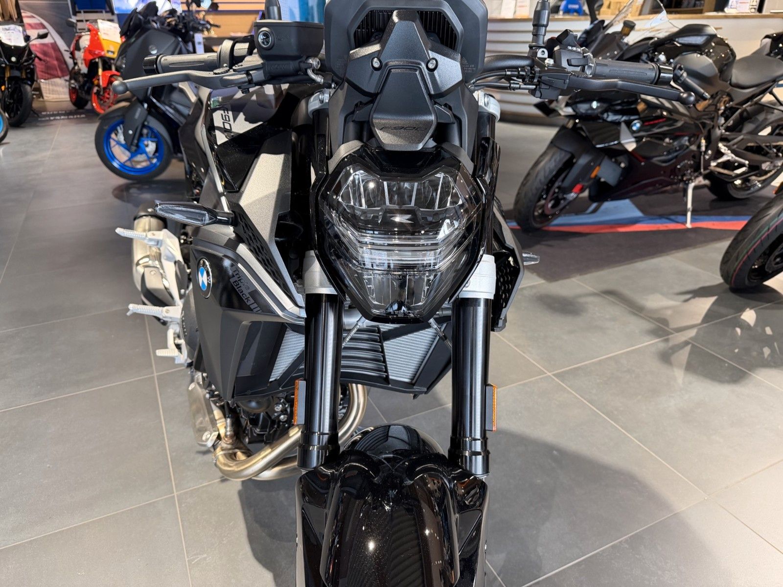 Fahrzeugabbildung BMW F900R 2 Pakete+ M-Kette+ Extras MY26