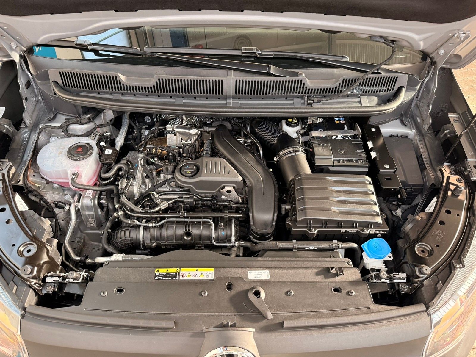 Fahrzeugabbildung Volkswagen Caddy Basis  1,5 TSI +Keyless+Kamera +Navigation