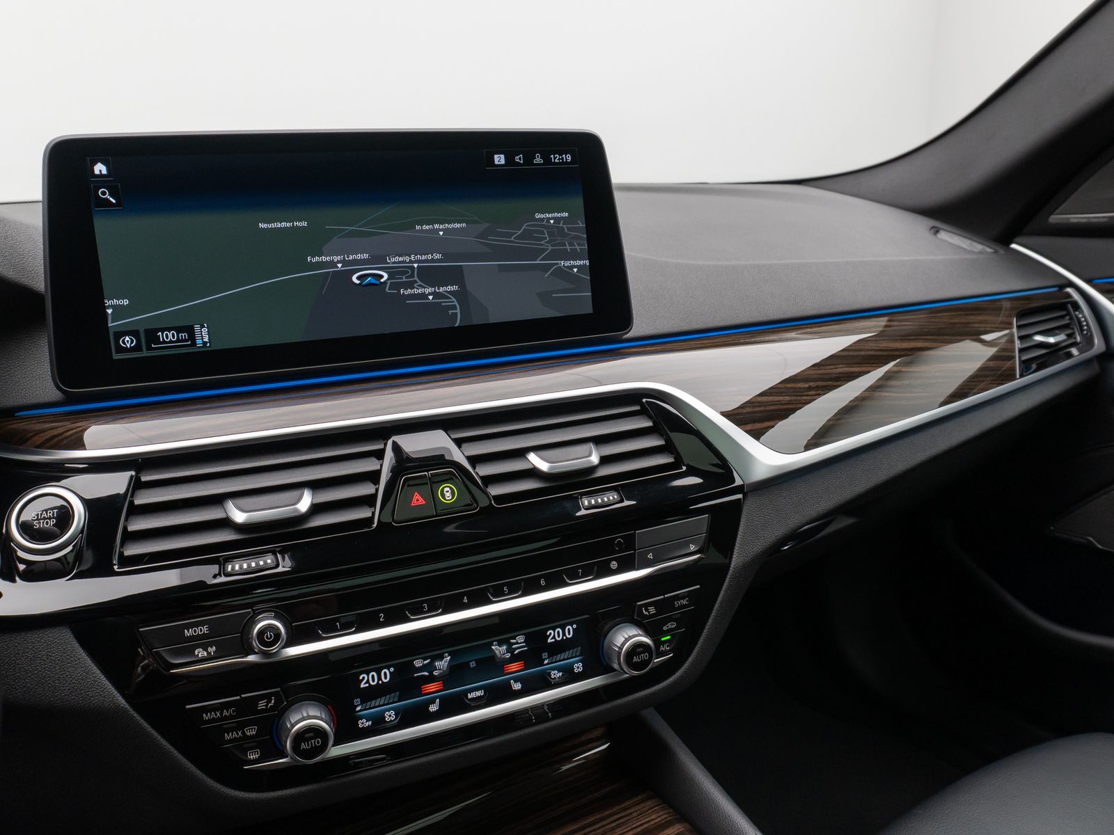 Fahrzeugabbildung BMW 530e Panorama Kamera DAB H/K WLAN Alarm Sport