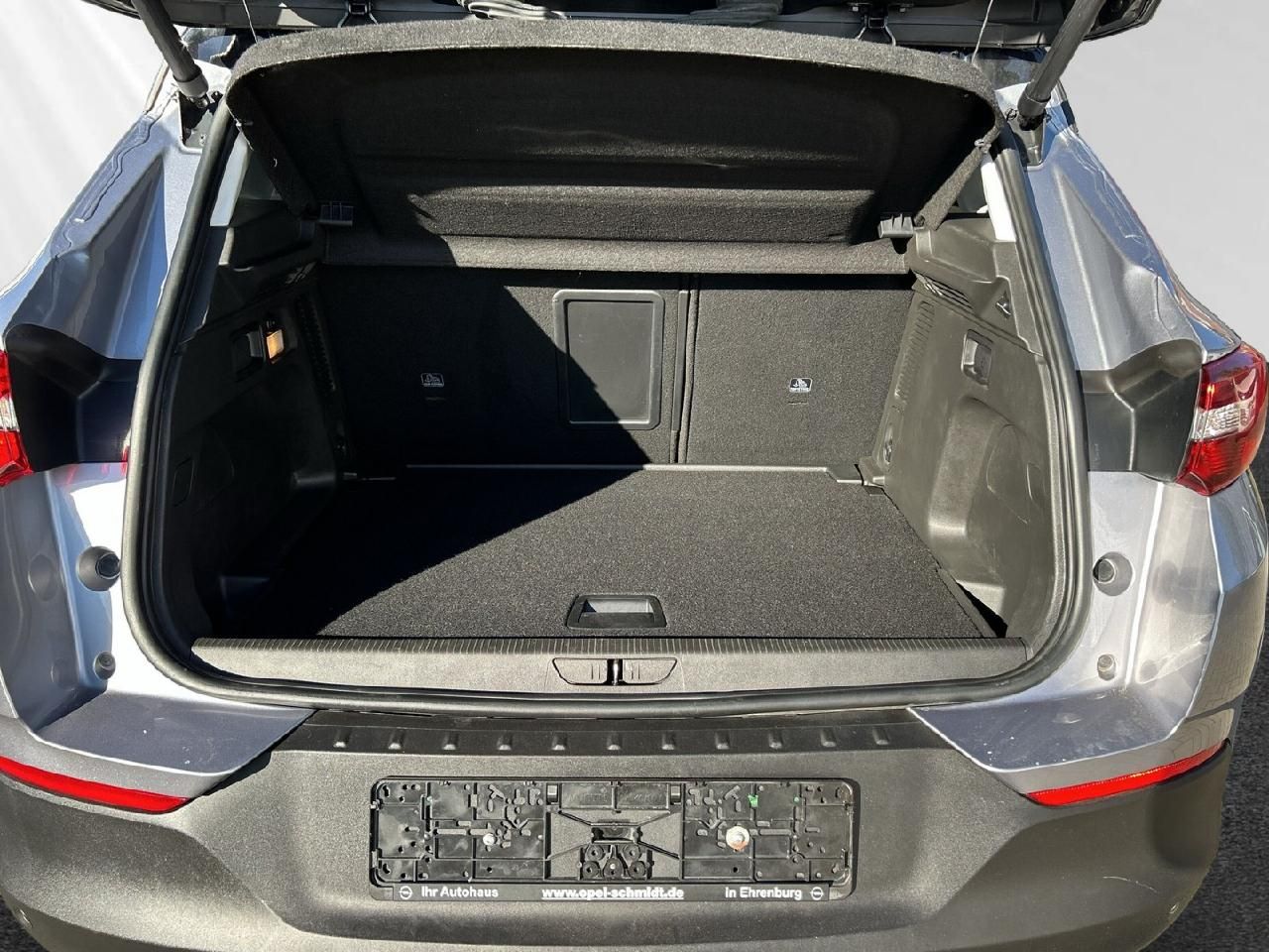Fahrzeugabbildung Opel Grandland Ultimate 1.6 AT, AHK