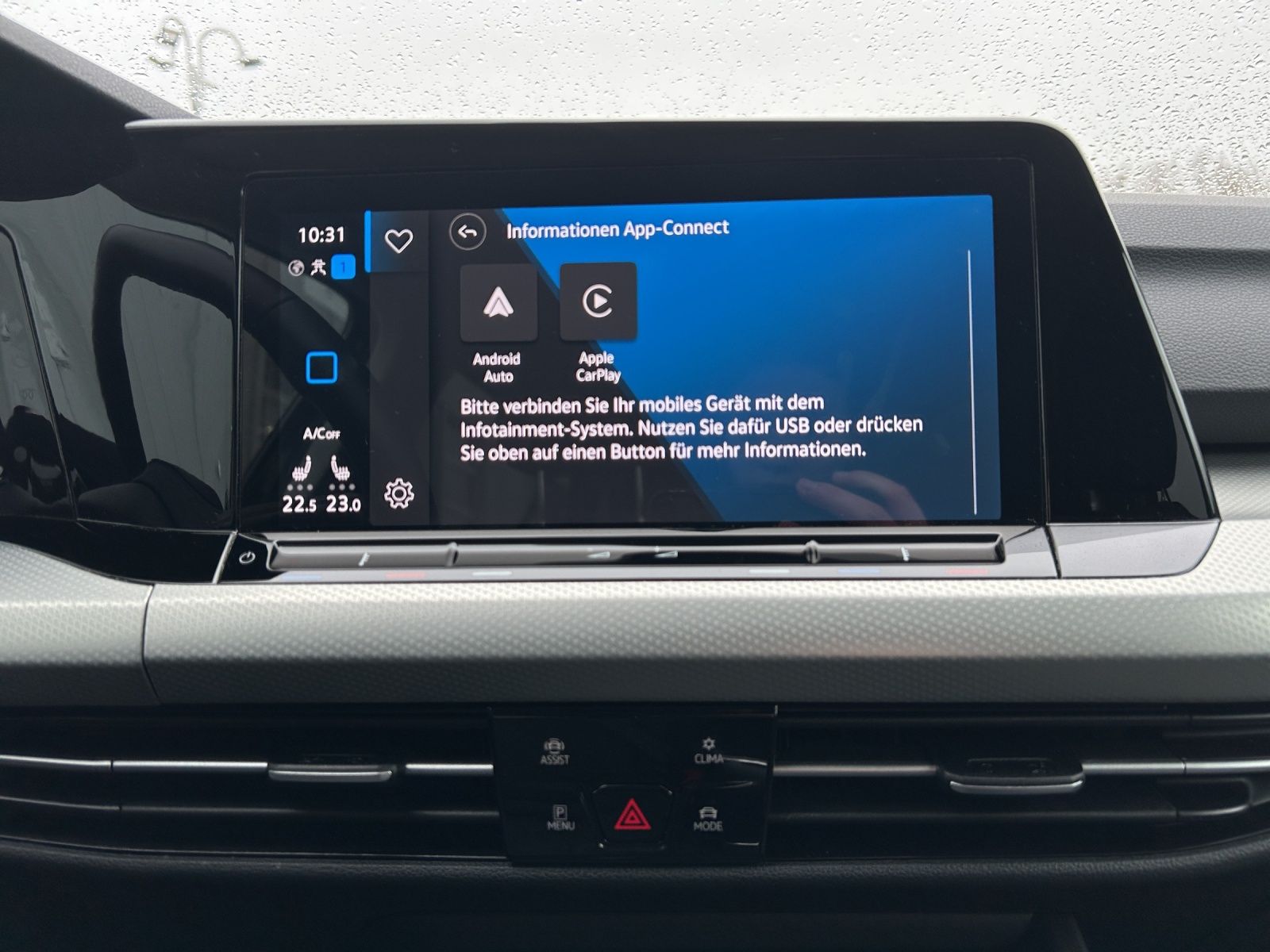 Fahrzeugabbildung Volkswagen Golf VIII TSI Move Climatronic AID PDC SH LM