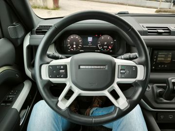 Land-Rover Defender - 7