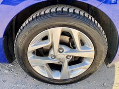 Fahrzeugabbildung Hyundai i10 1.0 Automatik  KLIMA SHZ ALLWETTER ALU PDC