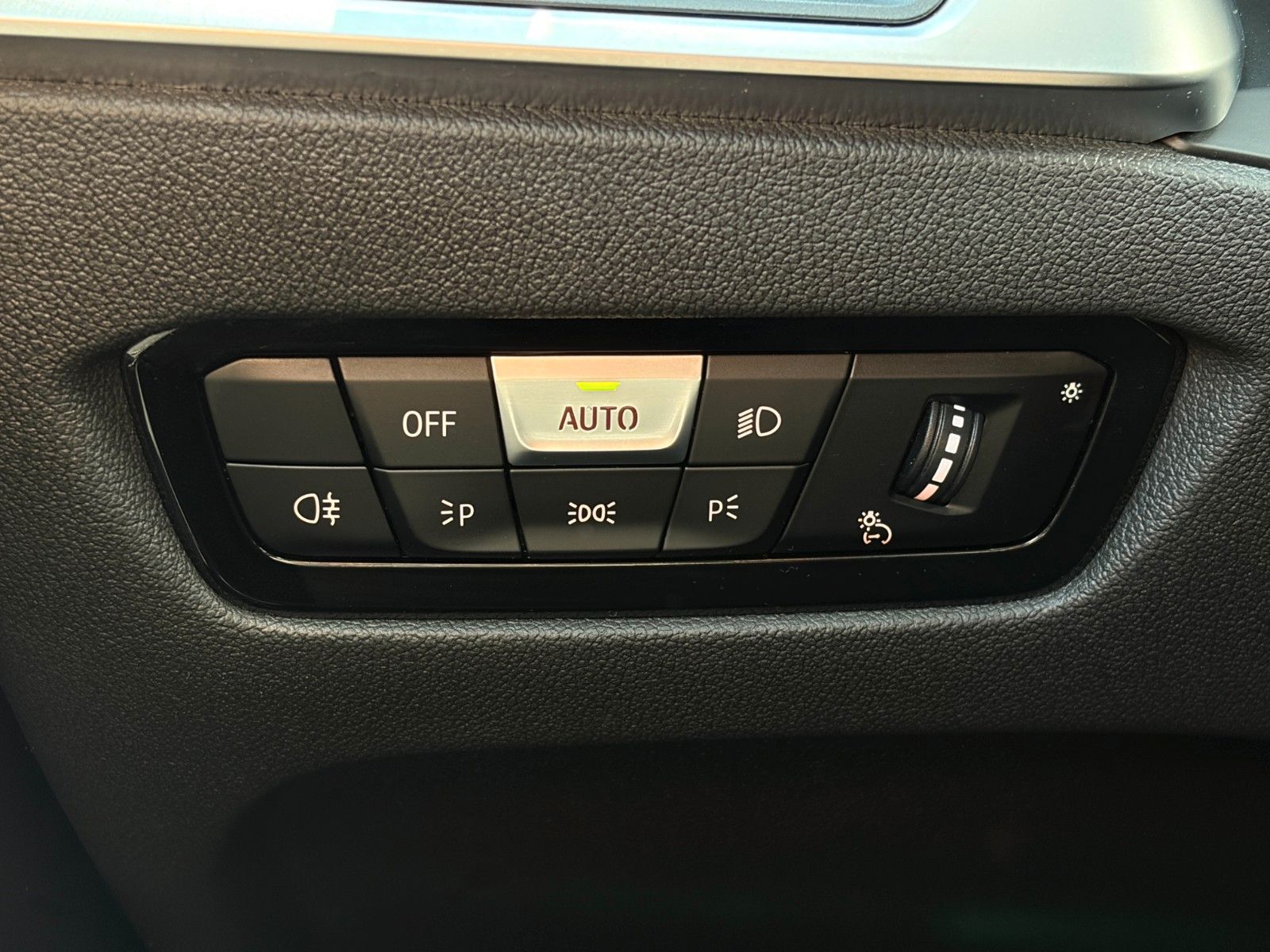 Fahrzeugabbildung BMW 420i Cabrio Aut. Memory Leder CAM HiFi AHK