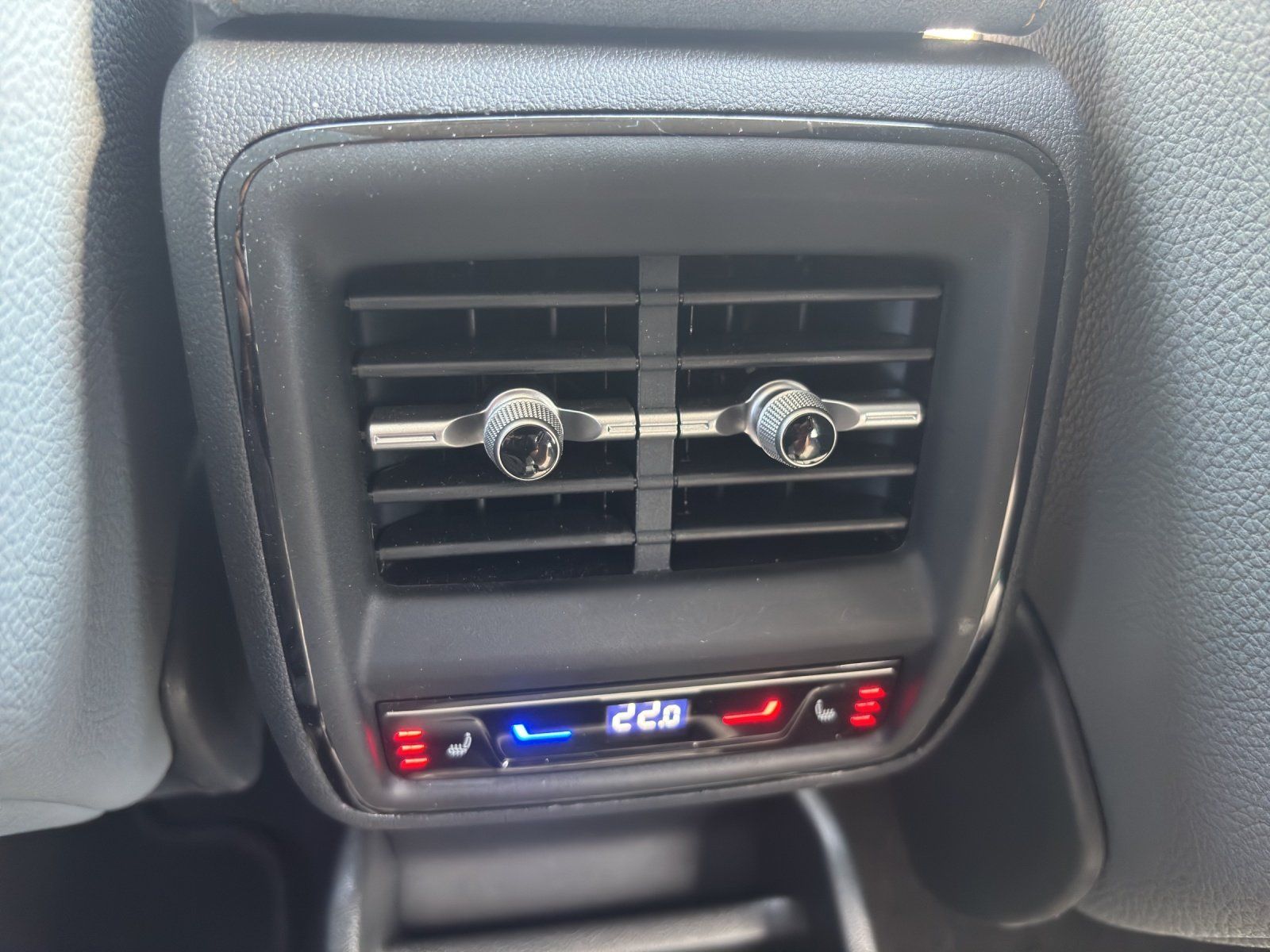 Fahrzeugabbildung SKODA Kodiaq Selection 2,0 TDI 142 kW DSG 4x4/AHK/LED