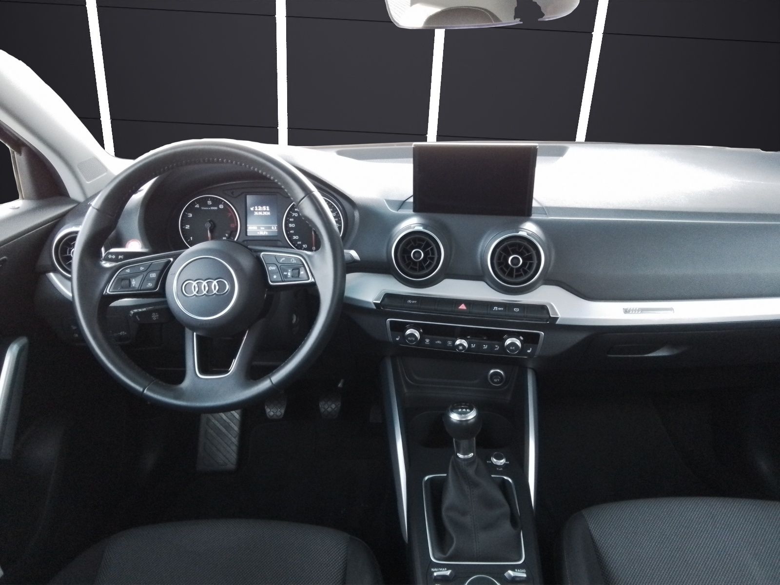 Fahrzeugabbildung Audi Q2 30 TFSI sport LED NAVI SOUND PDC SHZ LM