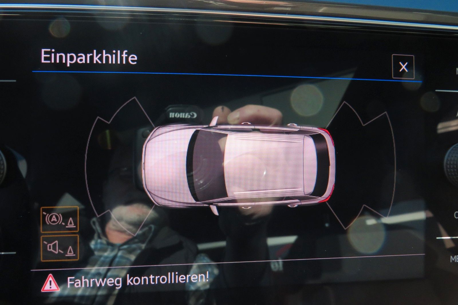 Fahrzeugabbildung Volkswagen T-Roc SPORT PANO AHK LED NAVI ACC PDC SITZH. 1.H