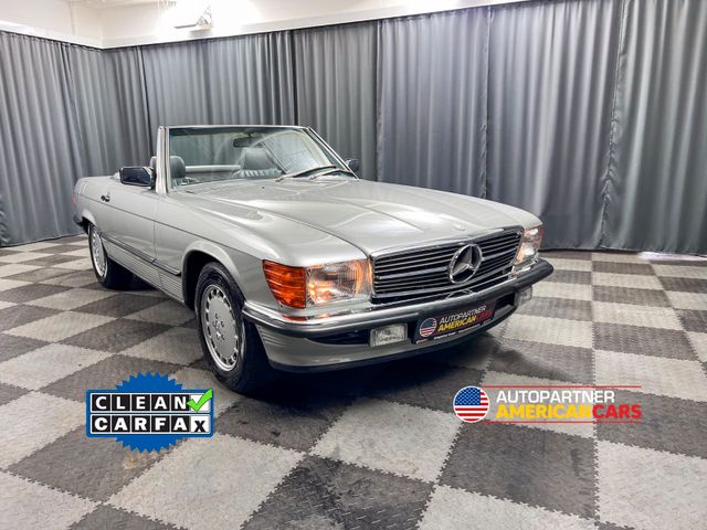 Mercedes-Benz SL 560 V8, deutsche Stoßstangen + neues Dach