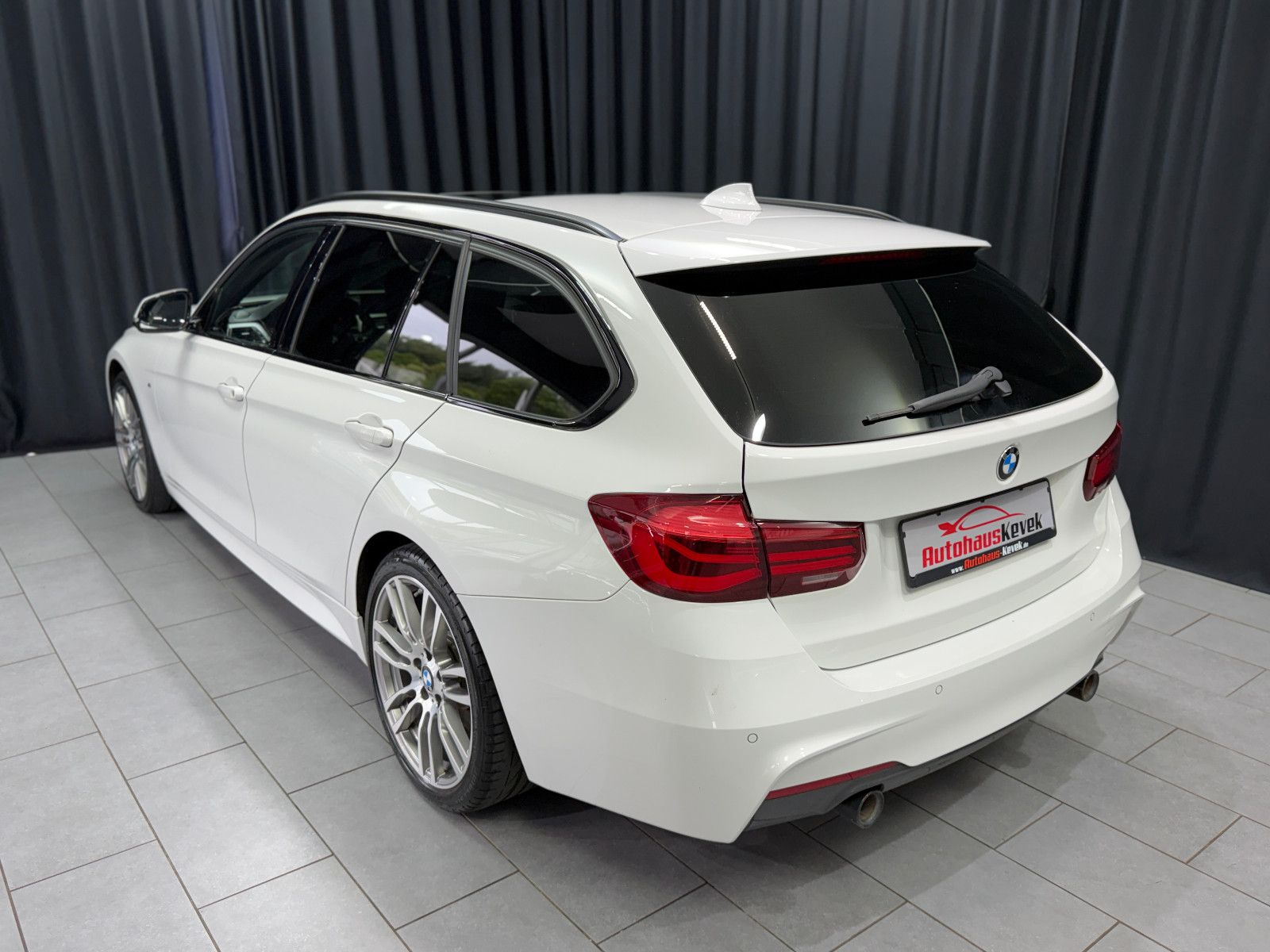 Fahrzeugabbildung BMW 340i Touring xDrive M Sport |H/K|HuD|AHK|PANO
